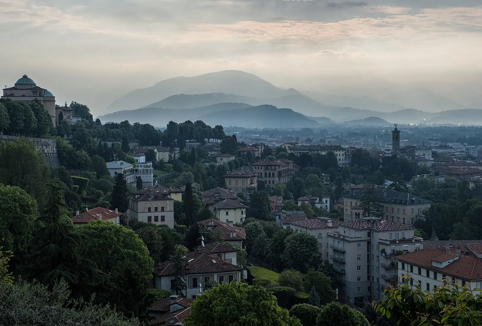 Bergamo – Blick über die Stadt vom Parco dei Colli