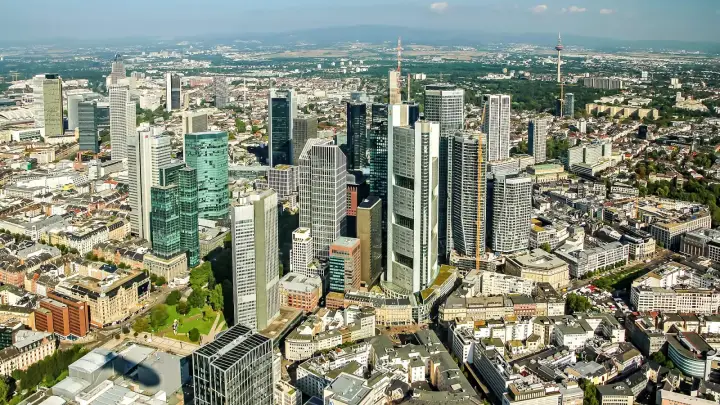 Frankfurt – Blick auf das Reiseziel