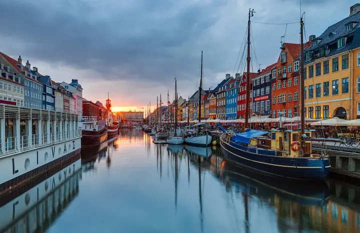Kopenhagen – Nyhavn bei Sonnenuntergang