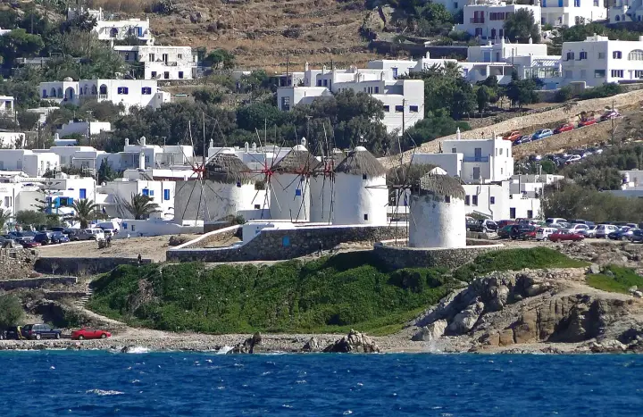 Mykonos – Windmühlen über dem Ort